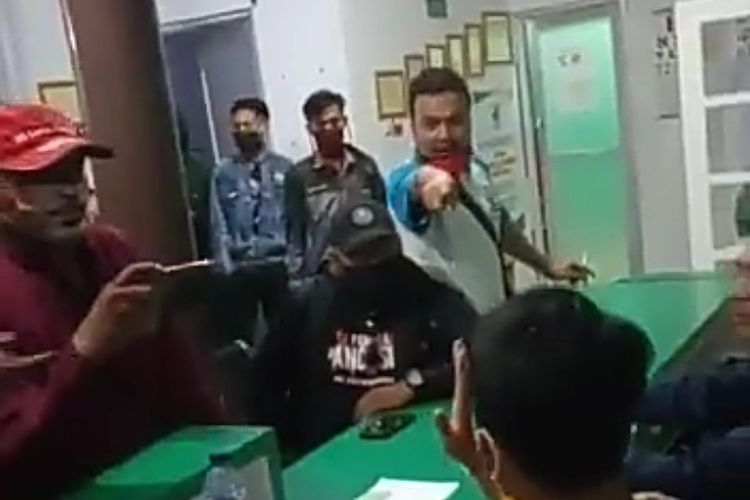 Viral Video Warga Geruduk Dan Mencaci Maki Petugas Puskesmas Di Garut