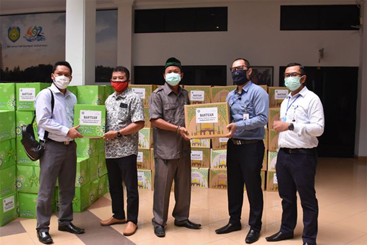 Bank bjb dan DPRD Indramayu Salurkan Sembako untuk Warga ...