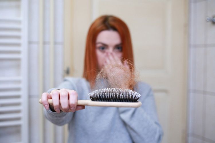 Stres Rambut Rontok Awas Gejala Covid 19 Simak Informasinya Disini Ringtimes Bali Stres Rambut Rontok Awas Gejala Covid 19 Simak Informasinya Disini Ringtimes Bali