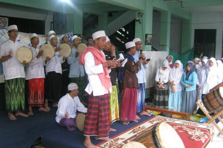 Lafalkan Mahallul Qiyam, Bacaan Saat Maulid Nabi Dan Pembuka Majelis ...