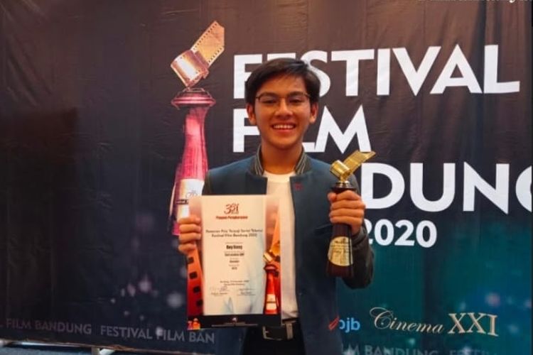 Rey Bong Raih Piala Pertamanya di Festival Film Bandung 2020