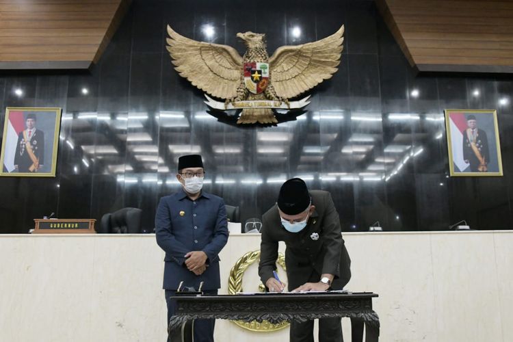 Gubernur Ridwan Kamil Setujui Pemekaran Tiga Daerah Otonomi Baru di Jawa  Barat - PRFM News