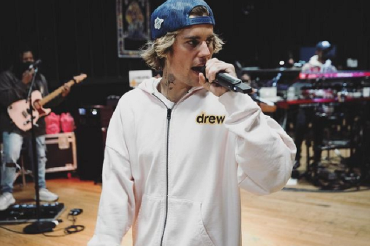 Ini dia lirik lagu favorite girl dinyanyikan justin bieber viral di