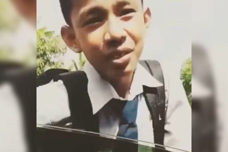 Bahasa inggrisnya anak perempuan saya