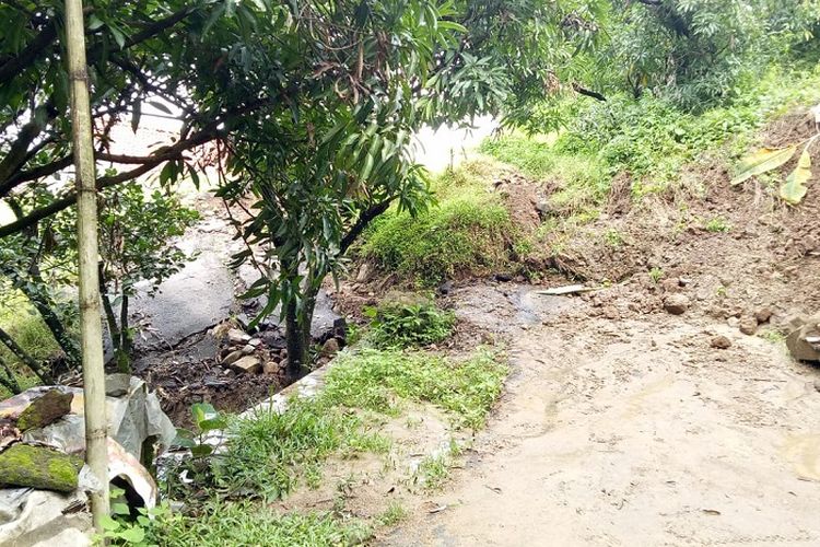 Longsor Di Jalan Tarikolot Majalengka Rumah Sebagian Rusak Masyarakat