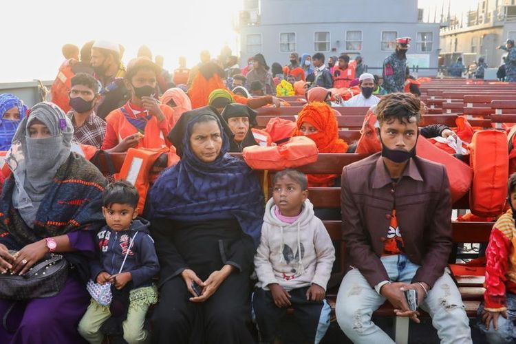 Sebulan Terombang-Ambing di Laut Lepas, Imigran Ilegal Rohingnya Dievakuasi Bakamla