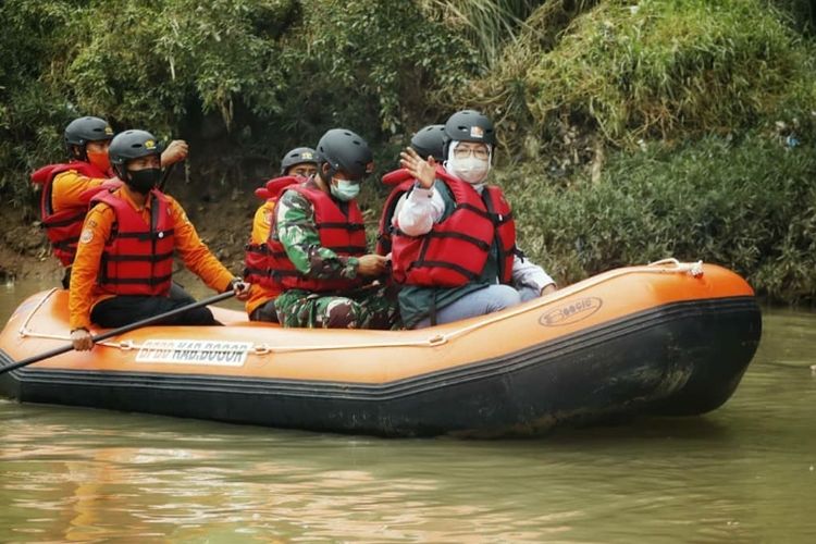 Bupati Bogor Susur Kali Tinjau Bebersih Sungai Cileungsi, Terkait Penanganan Banjir