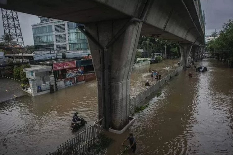 Banjir Melanda Dki Jakarta Bpbd Catat 193 Rt Dan 1 380 Warga Harus Dievakuasi Ke Lokasi Aman Pikiran Rakyat Bogor