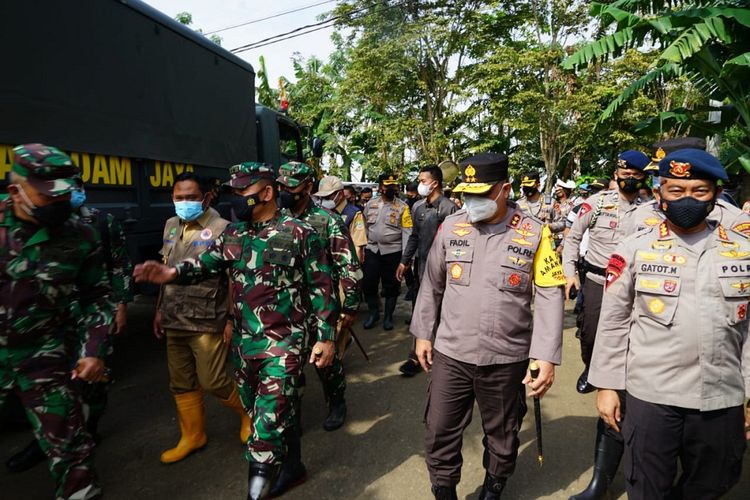 Pangdam Jaya Dan Kapolda Metro Turun Tangan Tanggul Citarum Jebol Tni