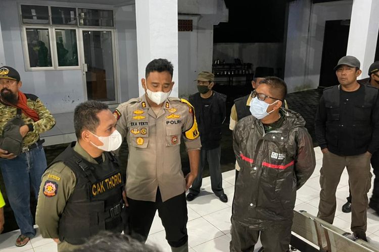 Dibekali Piranti Penting Bupati Lumajang Thoriqul Haq Pastikan Anggota Skd Paham Cara Penggunaan Ht Kabar Lumajang