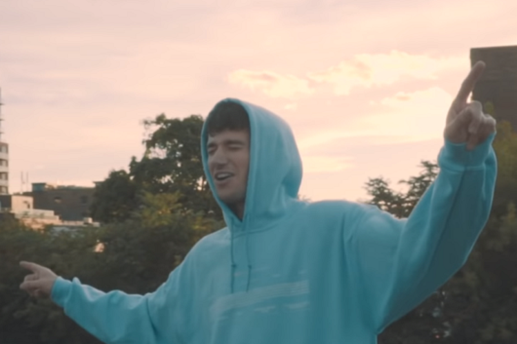 Lirik Lagu Comethru yang Dinyanyikan oleh Jeremy Zucker dan Terjemahan