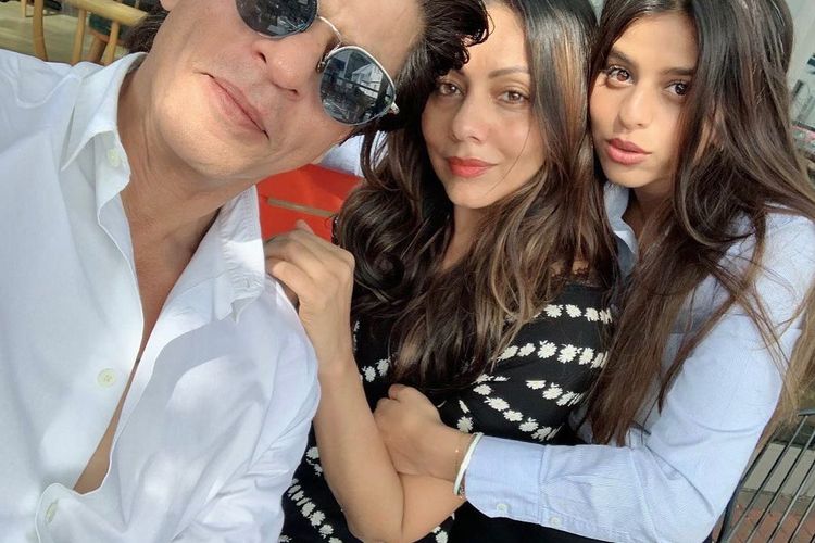 Shah Rukh Khan Diisukan Selingkuh dengan Priyanka Chopra, Sang Istri