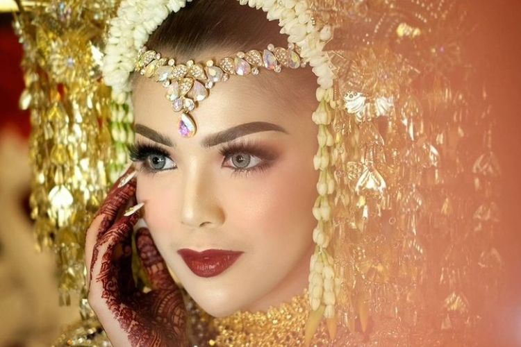 Lirik Lagu Minang Hutang Sabalik Pinggang By Ratu Sikumbang Kisah Orang Sok Kaya Yang Sebenarnya Hidup Susah Jurnal Medan