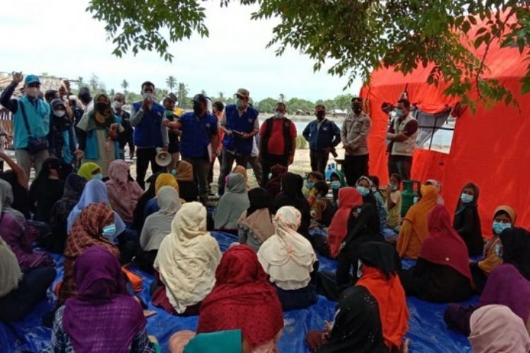 Dijaga 24 Personel TNI, 81 Etnis Ronginya Dipindahkan dari Aceh Timur ke Penampungan Medan