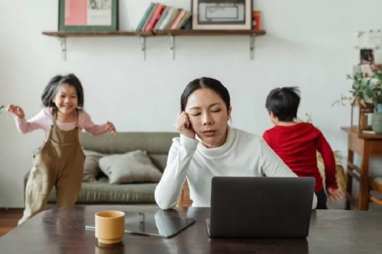 The Dangers of Sitting Too Long in Front of the Computer, Here’s the Doctor’s Explanation