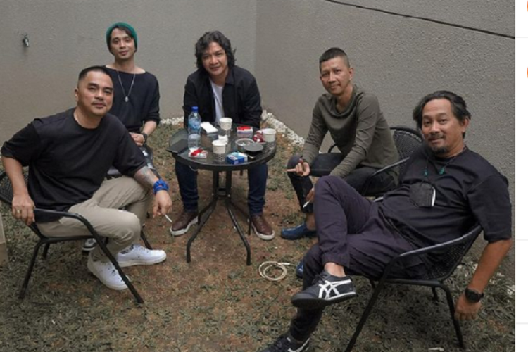 Lirik Lagu Seperti Bintang Dari Grup Band Ungu , Lagu Ini Menjadi