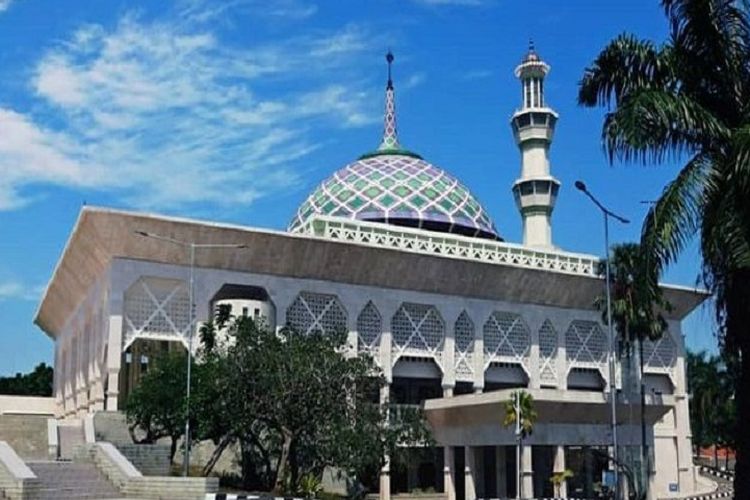 Masjid Agung Al Amjad Jadi Tempat Wisata Religi Di Banten Tinggi