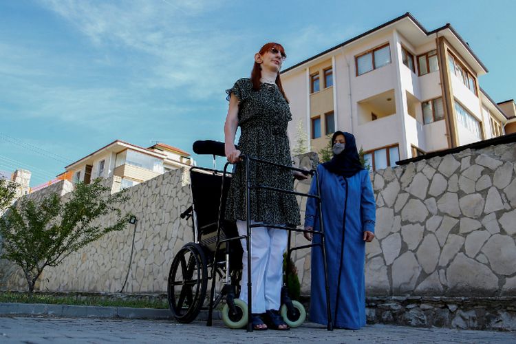 Tinggi Badan Capai 215 Centimeter Perempuan Di Turki Jadi Yang Tertinggi Di Dunia Versi Guinnes World Records Pikiran Rakyat Depok<script async src=