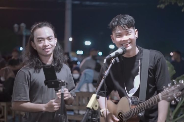 Lirik Lagu dan Chord Gitar Buih Jadi Permadani Exist