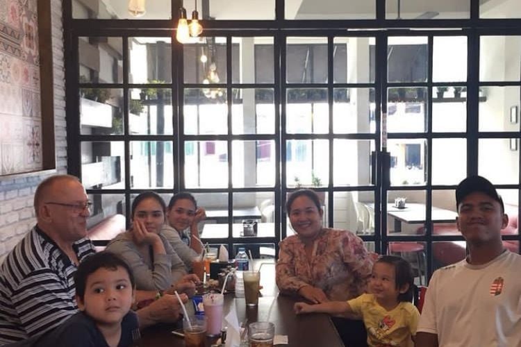 Settle ost krans Keluarga Gabor Edelenyi, Memiliki 5 Anak, IG Instagram Papa Gabor, Laura  Anna Bersaudara, Umur, Tanggal lahir - Metro Lampung News