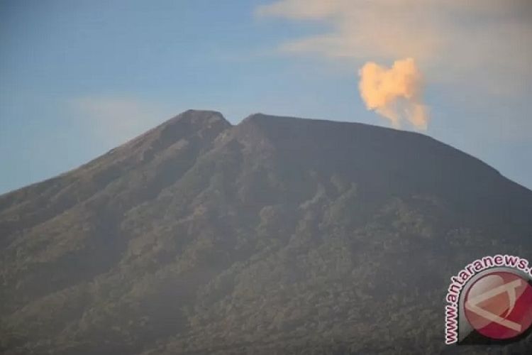 Terjadi erupsi 2013 pulau di antara di sering tahun berapi gunung indonesia sulawesi lain Arya Setyaki