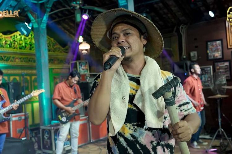 Lirik Lagu Kuli Bangunan Tak Belani Dik Kerjo Bangunan Ora Perduli