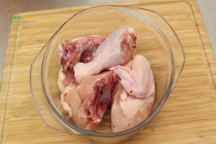 100 gram dada ayam berapa protein