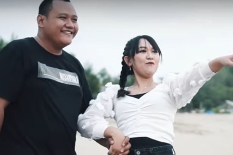 Lirik Lagu ‘Biar Gendut Tetap Kucinta’- Happy Asmara Yang Viral Di ...