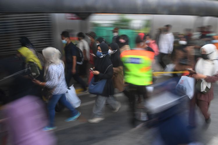 Epidemiolog UGM Sepakat dengan Wacana Jokowi Akhiri PPKM, Sebut Sudah Tak Ada Urgensinya lagi