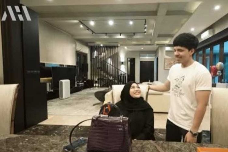 Aurel Hermansyah Punya Tas Croco Baru Seharga Rumah, Kado Mewah Atta  Halilintar - Indozone Beauty