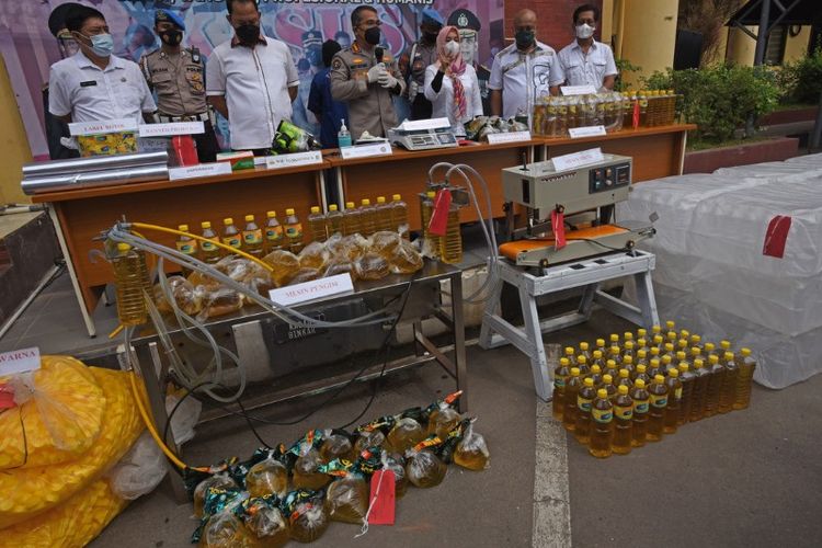 Jelang Ramadhan 2022,Polda Banten Bongkar Mafia Minyak Goreng: Oplos ...