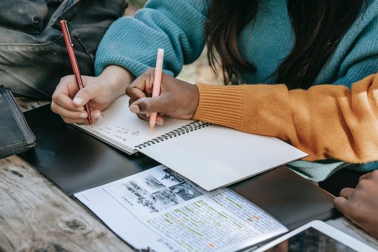 Latihan Soal UN Bahasa Indonesia Kelas 12 SMA MA Dilengkapi Kunci