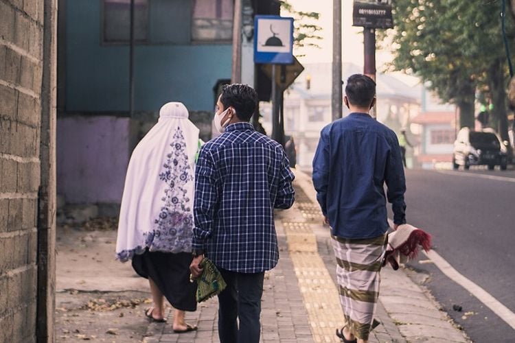 Anjuran untuk Melewati Jalan yang Berbeda Ketika Berangkat dan Pulang Saat  Sholat Idul Fitri
