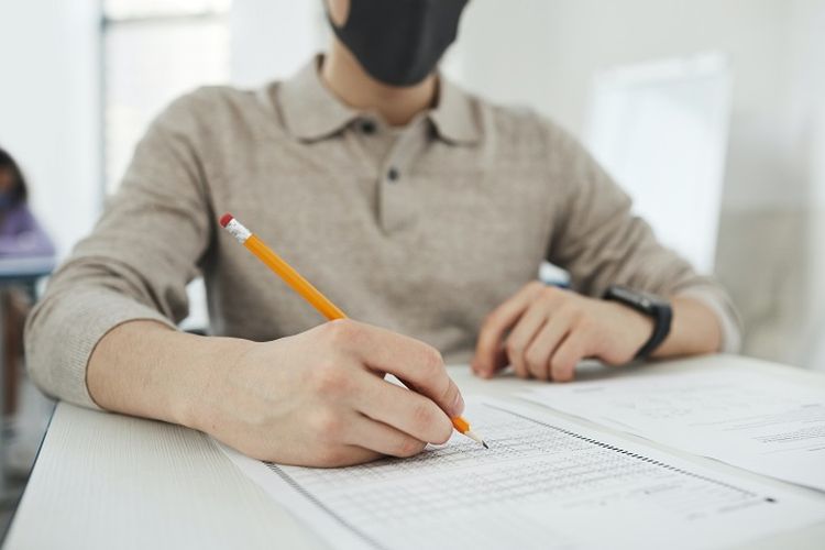 Kacamata Dan Patung Bentuknya Terkandung Dalam Karya Seni Contoh Soal US Seni Budaya Kelas 9 SMP Beserta Kunci Jawaban - Seputar Lampung - Halaman 7