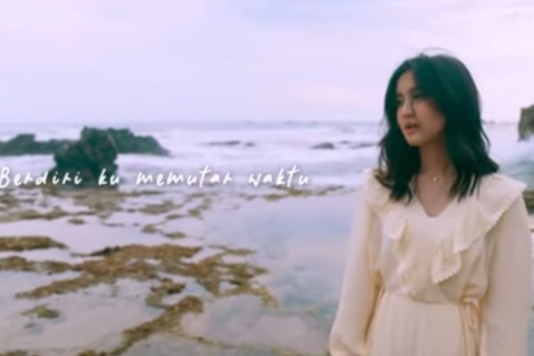 Lirik Lagu Tak Ingin Usai dari Keisya Levronka: Terluka dan Menangis