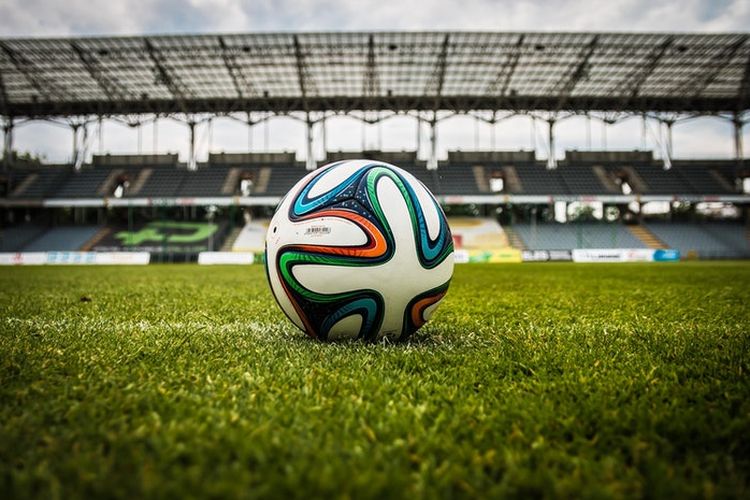 Sebutkan Macam Macam Gerak Dasar Permainan Sepak Bola yang Wajib