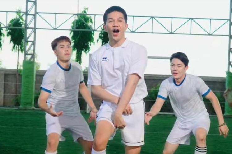Lirik Lagu Thailand yang Viral di Tiktok, Ptrp Studio - I Like You ...