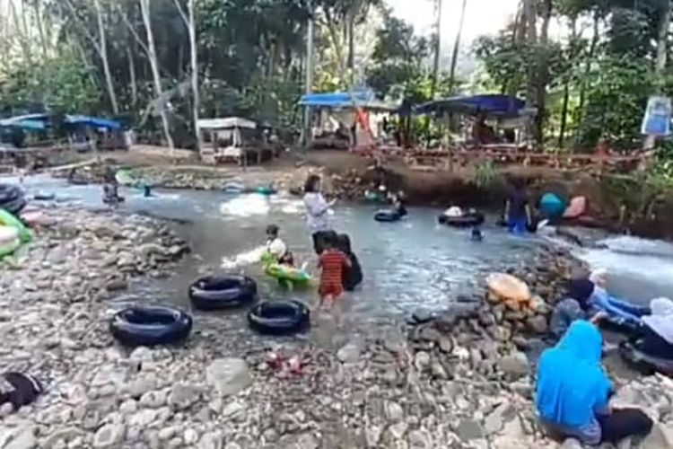 Wisata Pantai Kerang Dan Leuwi Maung Panorama Bahari Dan Alam Sedang Hit Serta Instagramable Di