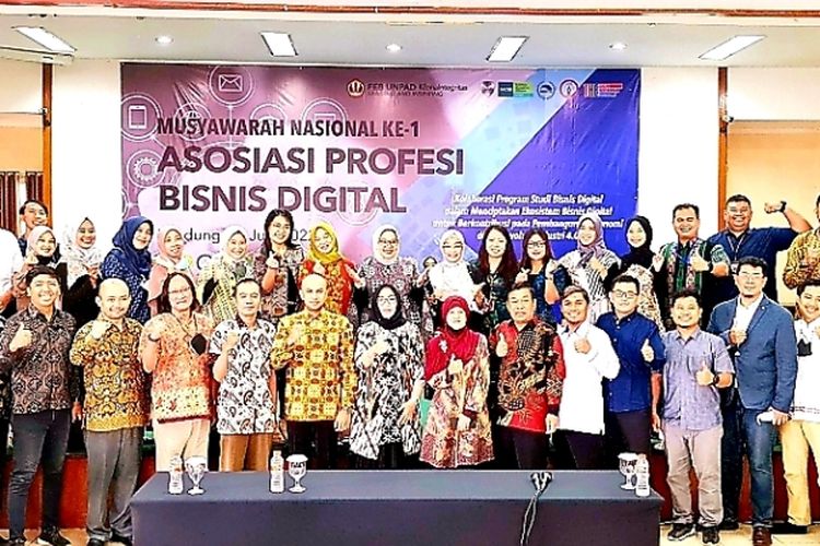 Prodi Bisnis Digital STT Bandung Berikan Kontribusi dalam pembangunan ekonomi di Era Revolusi Industri 4.0 - Galamedia News - Galamedia News