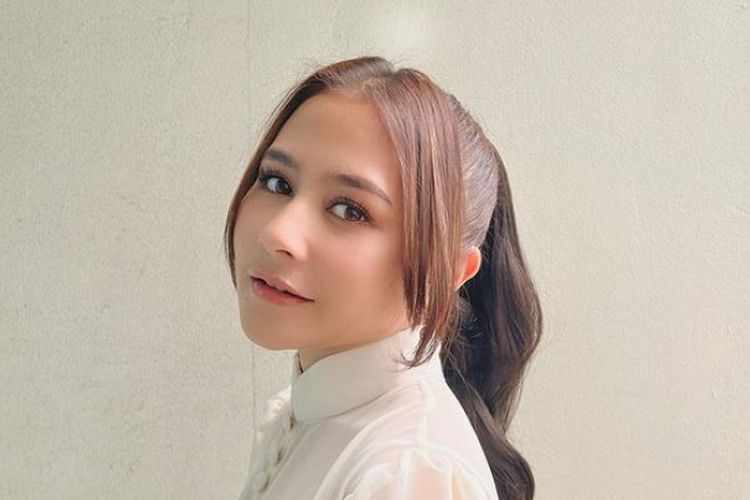 Sukses Di Dunia Akting Kini Prilly Latuconsina Jadi Dosen Berikut Profil Dan Biodata Umur