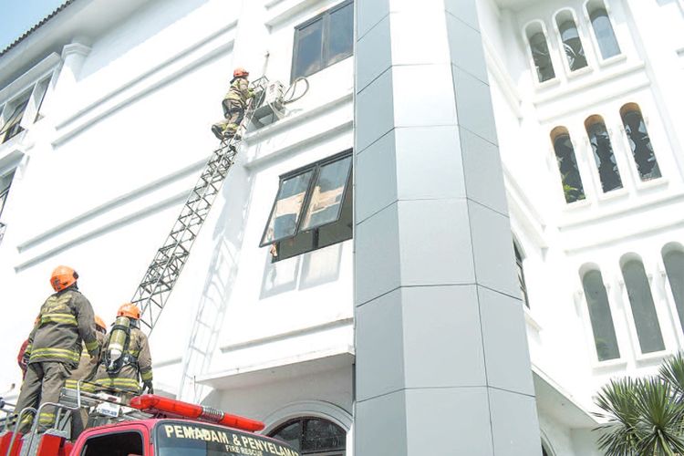 Kebakaran, Ratusan Arsip Dan Berkas Penting Di Gedung DPRD Jabar Tak ...