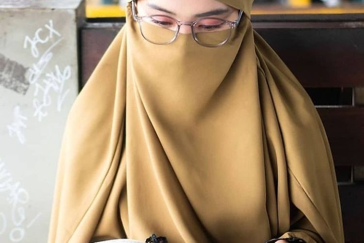 Baca Dan Terapkan 6 Ciri Istri Pembawa Rezeki Bagi Suami Hidup