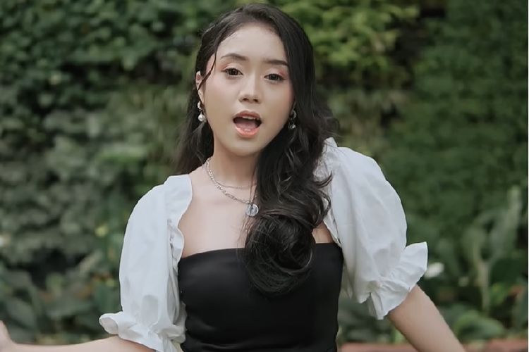 Lirik dan Arti Bahasa Indonesia Lagu Sunda Runtah yang sedang Viral di