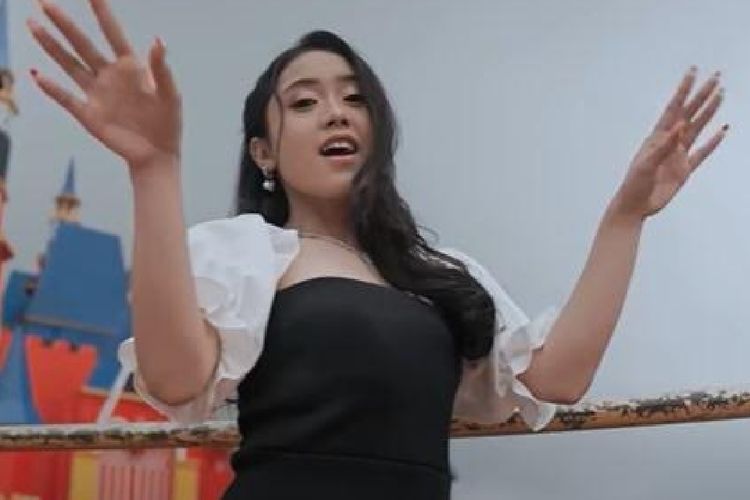 Profil Azmy Z, Penyanyi Cantik di Balik Lagu Runtah yang Viral di TikTok