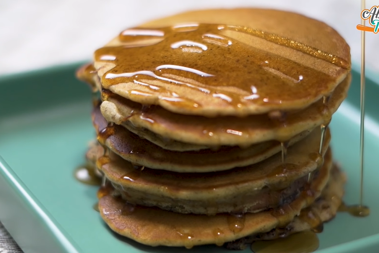 Punya Telur Dan Apel Coba Dibuat Jadi Cemilan Pancake Yang Enak Dan Manis Dengan Resep Ini