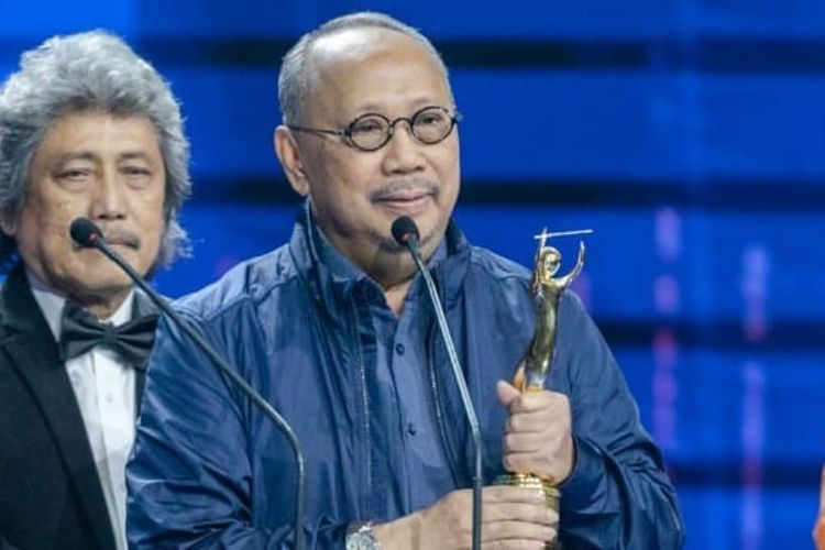Lirik lagu apakah ada bedanya ebiet g ade dan fakta di baliknya