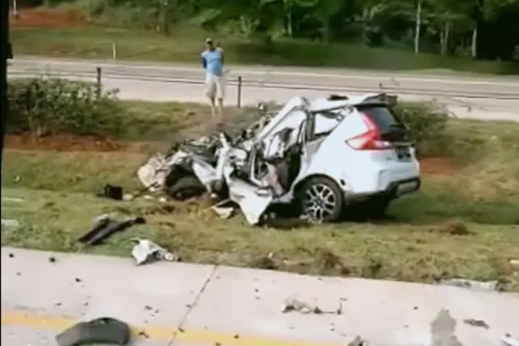 Viral Kecelakaan di Tol Cipali Hari ini, Pecahan Bodi Mobil Berceceran Akibatkan 1 Orang Meninggal