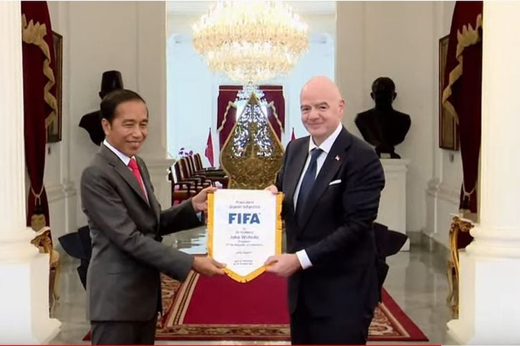 Bertemu Presiden FIFA, Jokowi Sepakat Terapkan Teknologi di Stadion untuk Mitigasi