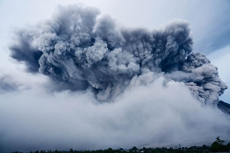 Tiga Desa di Kaki Gunung Ile Lewotolok NTT Diminta Waspadai Longsoran Lava