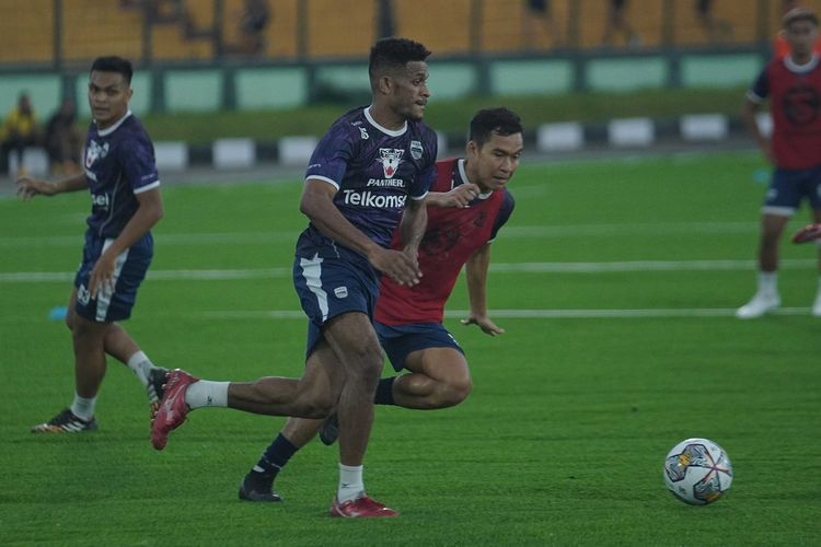 Ada Keyakinan Liga Segera Bergulir Lagi Bikin Pemain Persib Bergairah Latihan